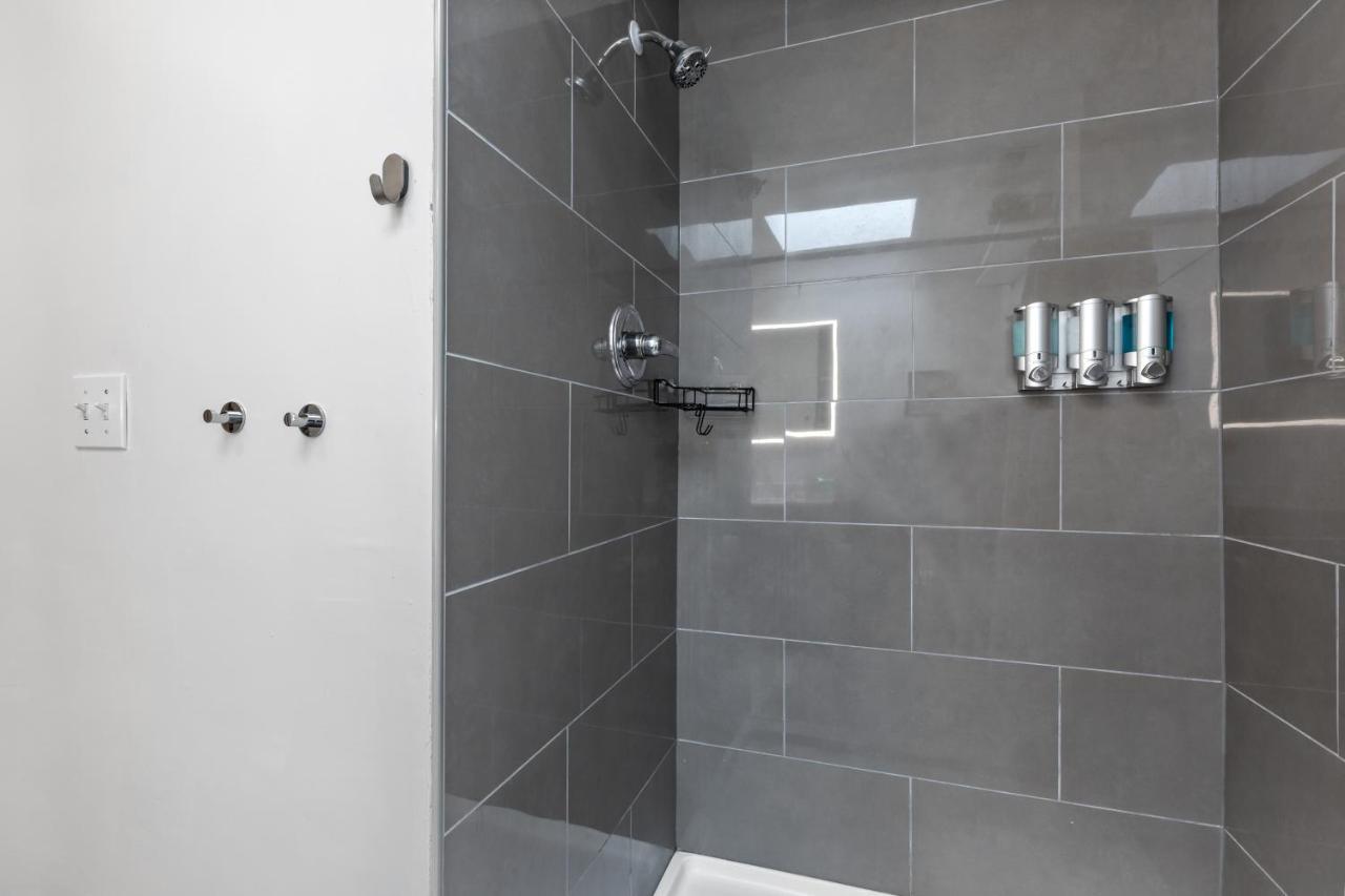 Pristine Townhouse With Rooftop Deck Near Canton! Baltimore Exterior foto